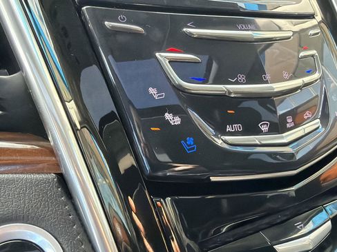 Used 2020 Cadillac Escalade Premium Luxury AWD/4WD image 32