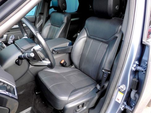 Used 2020 Land Rover Discovery Landmark image 14