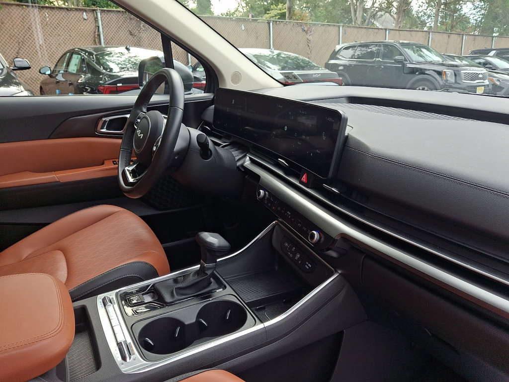 Used 2026 Kia Carnival SX w/ SX Dark Edition Package FWD image 18