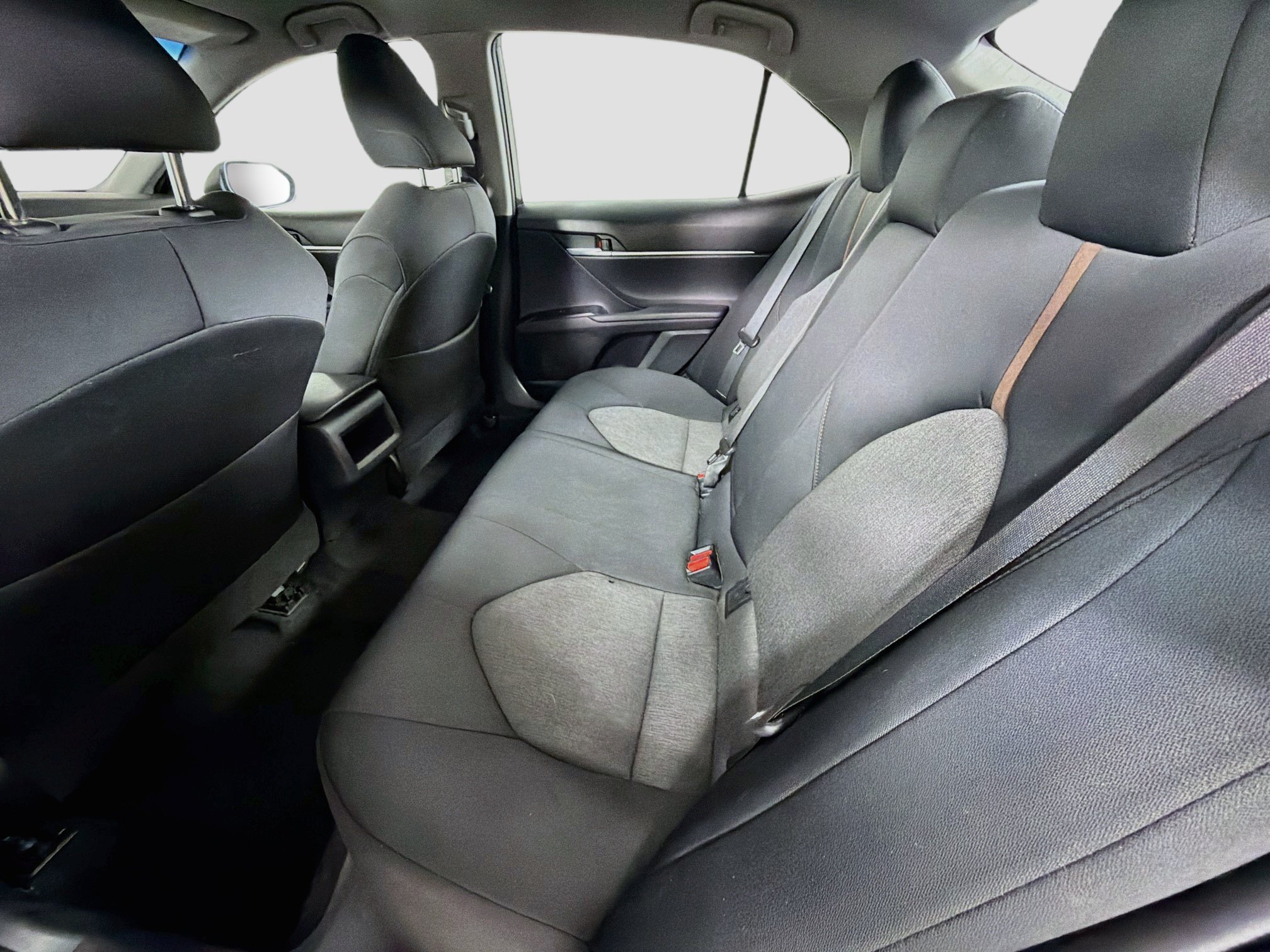 Used 2018 Toyota Camry LE FWD image 25