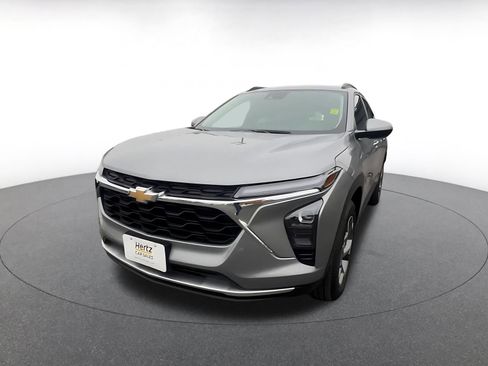 Used 2025 Chevrolet Trax LT w/ LT Convenience Package image 7