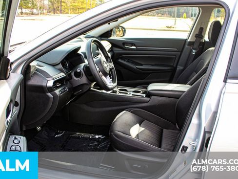Used 2024 Nissan Altima 2.5 SV image 15