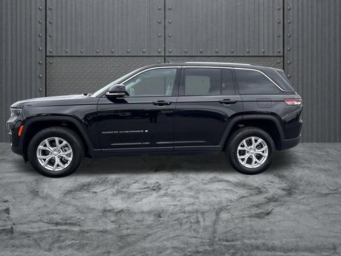 Used 2023 Jeep Grand Cherokee Limited AWD/4WD image 4