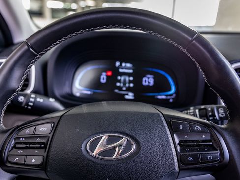 Used 2025 Hyundai Venue SEL FWD image 15