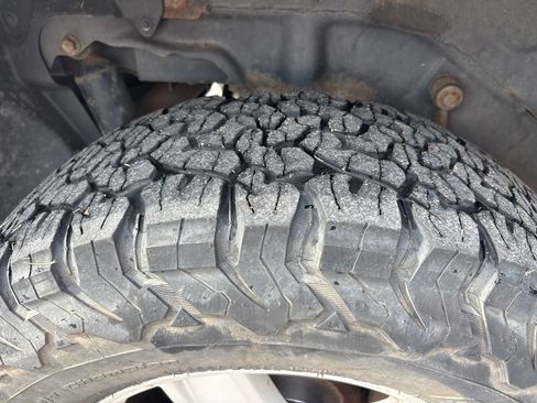 Used 2006 Jeep Grand Cherokee Laredo AWD/4WD image 2