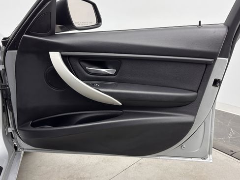 Used 2018 BMW 320i Sedan image 30