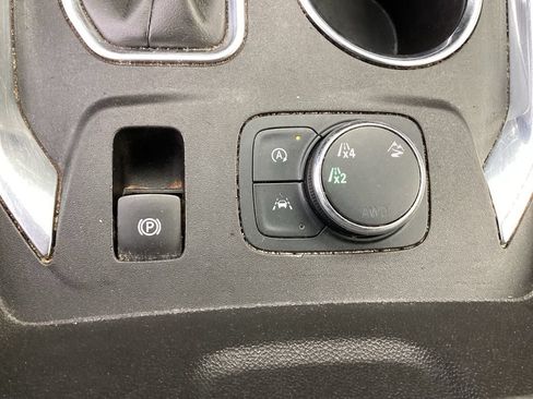 Used 2023 Chevrolet Traverse LT AWD/4WD image 30