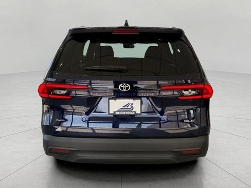 Used 2024 Toyota Grand Highlander AWD image 11