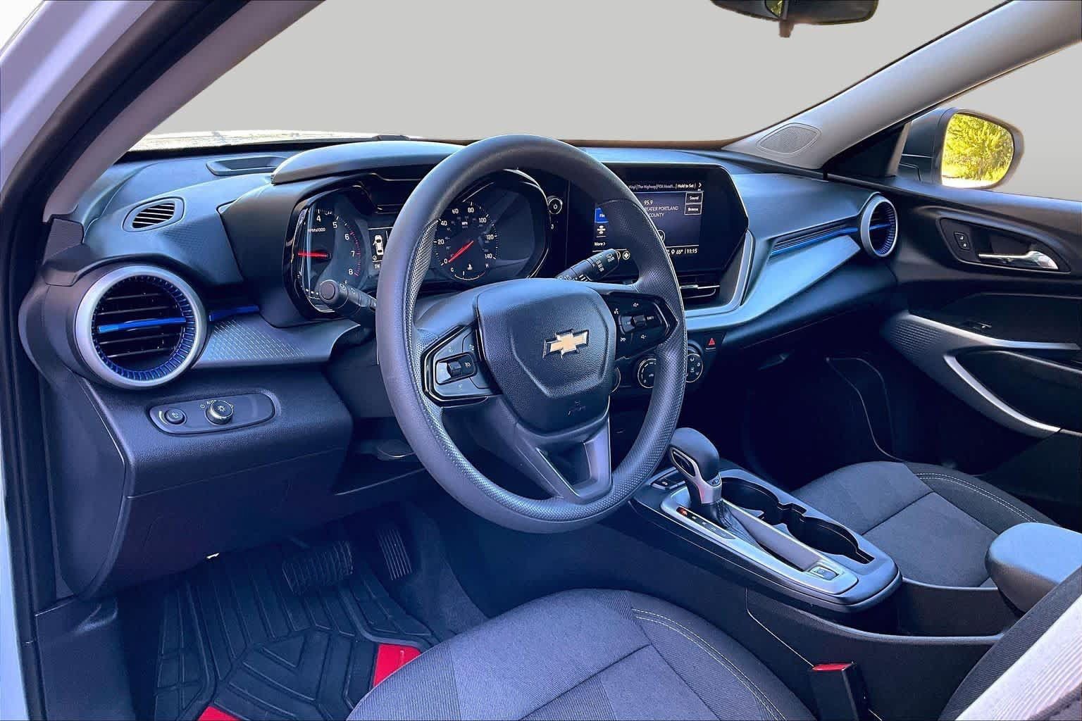 Used 2025 Chevrolet Trax LS FWD image 18