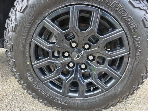 Used 2023 Chevrolet Colorado Trail Boss w/ Advanced Trailering Package AWD/4WD image 8