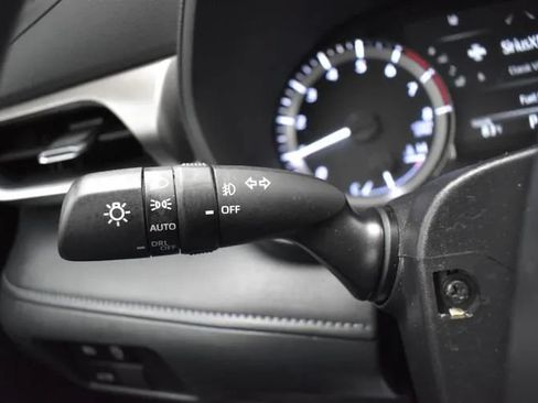 Used 2025 Toyota Highlander LE FWD image 26