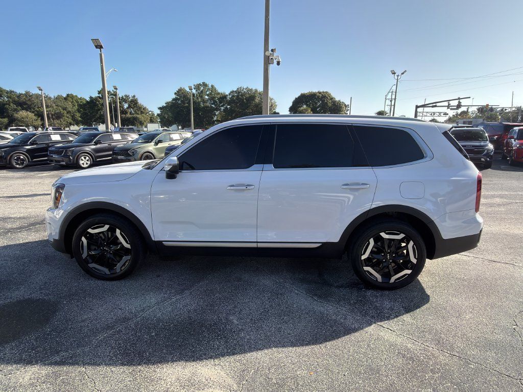 Certified 2023 Kia Telluride S w/ S Sunroof Package AWD/4WD image 8