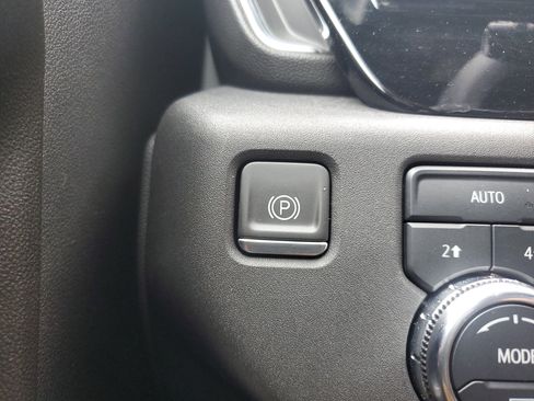 Used 2024 GMC Sierra 1500 SLE image 31