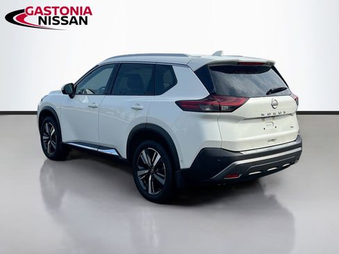 Used 2023 Nissan Rogue SL w/ SL Premium Package image 6