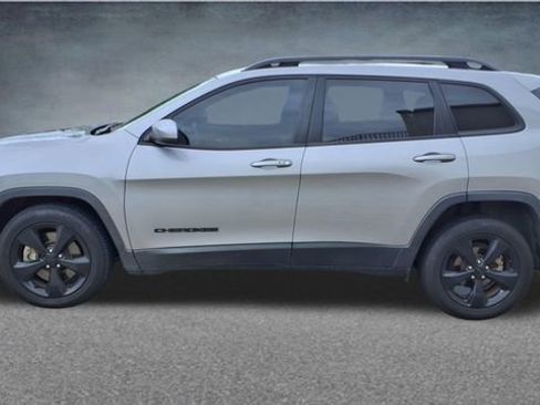 Used 2020 Jeep Cherokee Latitude Plus FWD image 2