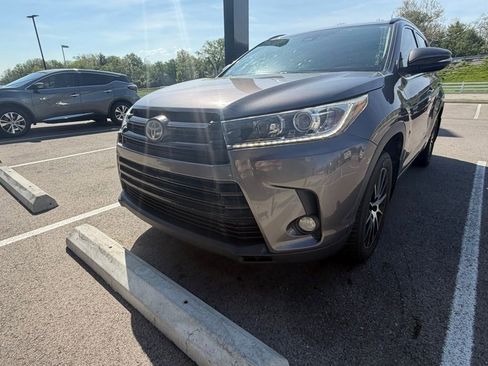 Used 2017 Toyota Highlander SE image 9