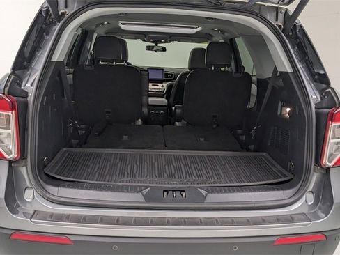 Certified 2022 Ford Explorer XLT w/ Equipment Group 202A image 9