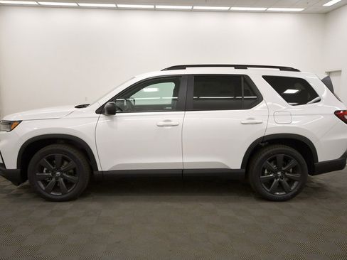 New 2025 Honda Pilot Sport image 4