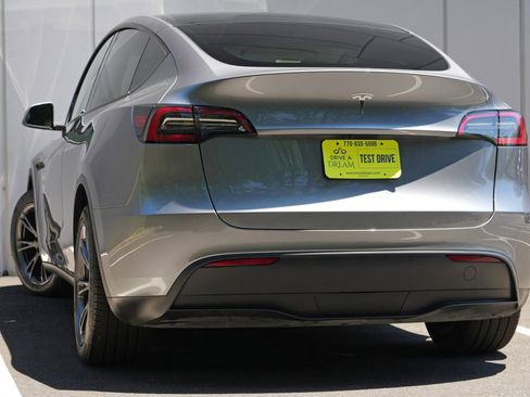 Used 2024 Tesla Model Y Long Range RWD image 6