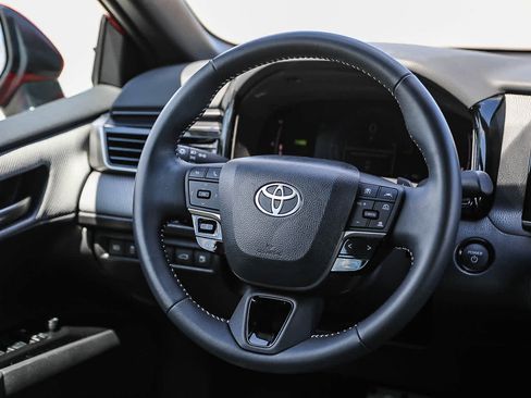 Used 2026 Toyota Camry SE FWD image 15