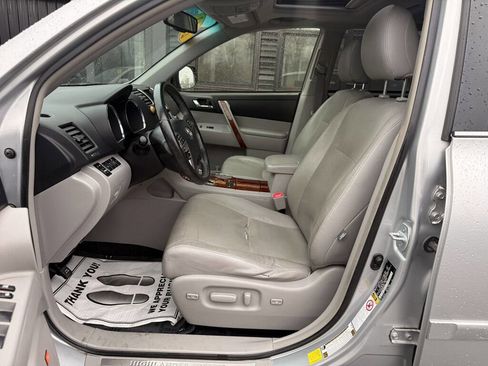 Used 2013 Toyota Highlander Limited image 6