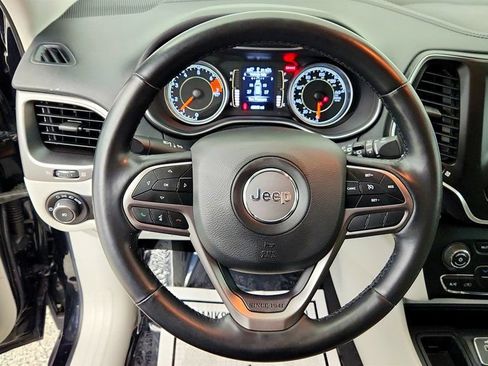 Used 2021 Jeep Cherokee Latitude Plus FWD image 13