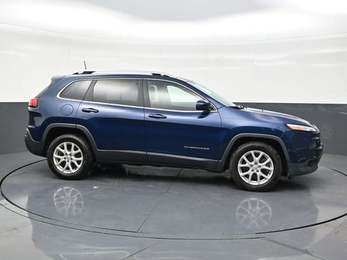 Used 2018 Jeep Cherokee Latitude Plus w/ Cold Weather Group image 6
