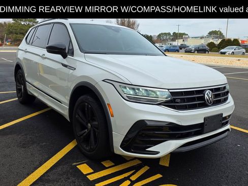Used 2023 Volkswagen Tiguan SE R-Line image 3