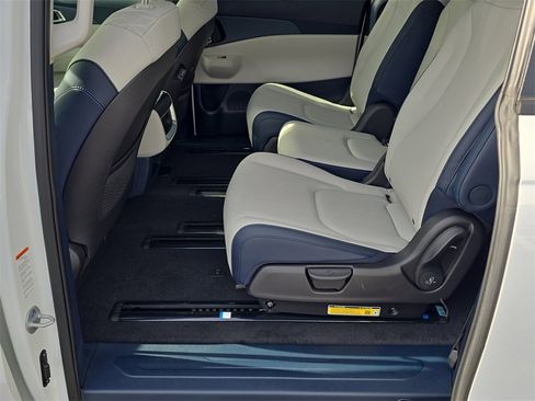 New 2026 Kia Carnival EX image 19