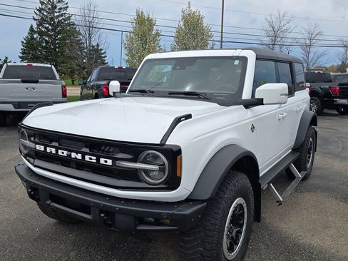 Certified 2022 Ford Bronco Outer Banks w/ Sasquatch Package AWD/4WD image 2