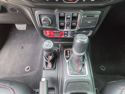 Used 2021 Jeep Wrangler Unlimited Rubicon AWD/4WD image 31