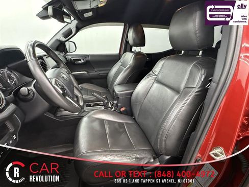 Used 2018 Toyota Tacoma TRD Sport AWD/4WD image 14