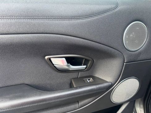 Used 2017 Land Rover Range Rover Evoque SE image 24