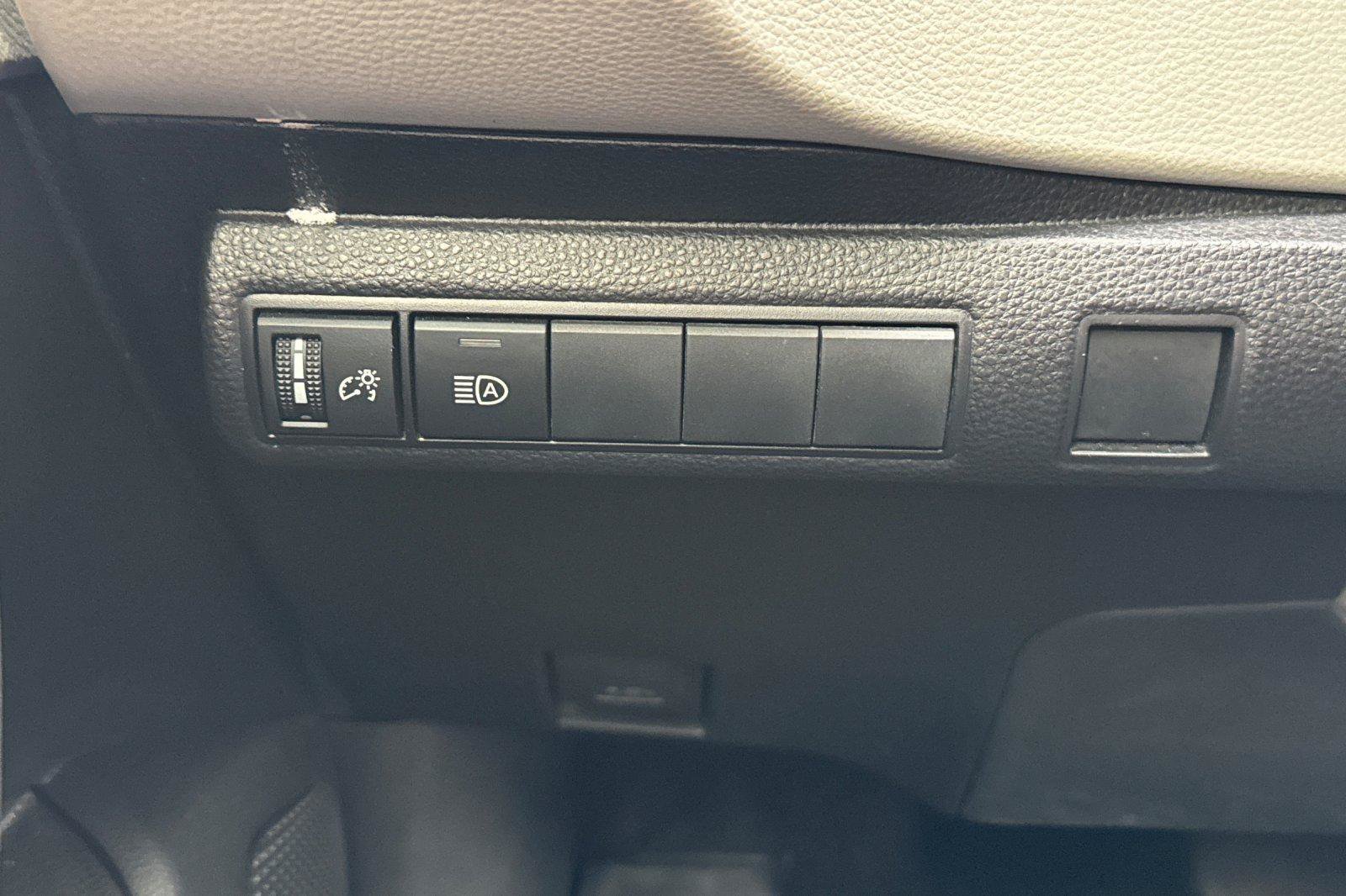 Used 2024 Toyota Corolla LE FWD image 29