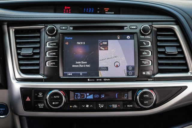 Used 2017 Toyota Highlander XLE AWD/4WD image 27