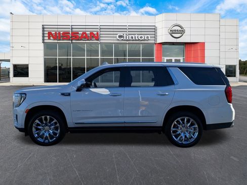 Used 2024 GMC Yukon Denali w/ Denali Reserve Package image 6