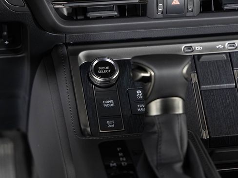 Used 2025 Lexus GX 550 image 35