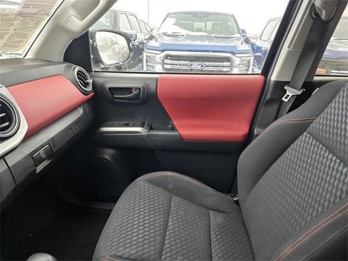 Used 2022 Toyota Tacoma SR5 image 14