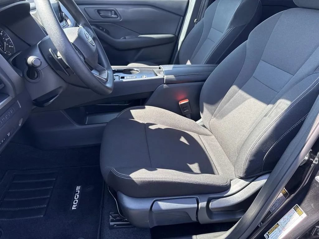 Used 2025 Nissan Rogue S FWD image 27
