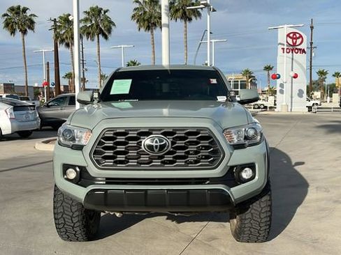 Used 2022 Toyota Tacoma TRD Off-Road image 2