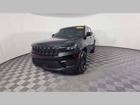 Used 2025 Jeep Grand Cherokee Altitude RWD image 50