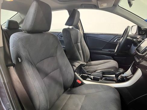 Used 2016 Honda Accord EX image 10