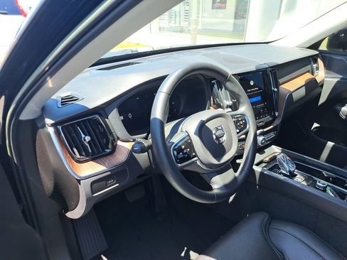 Used 2023 Volvo XC60 B5 Ultimate w/ Protection Package Premier AWD/4WD image 8