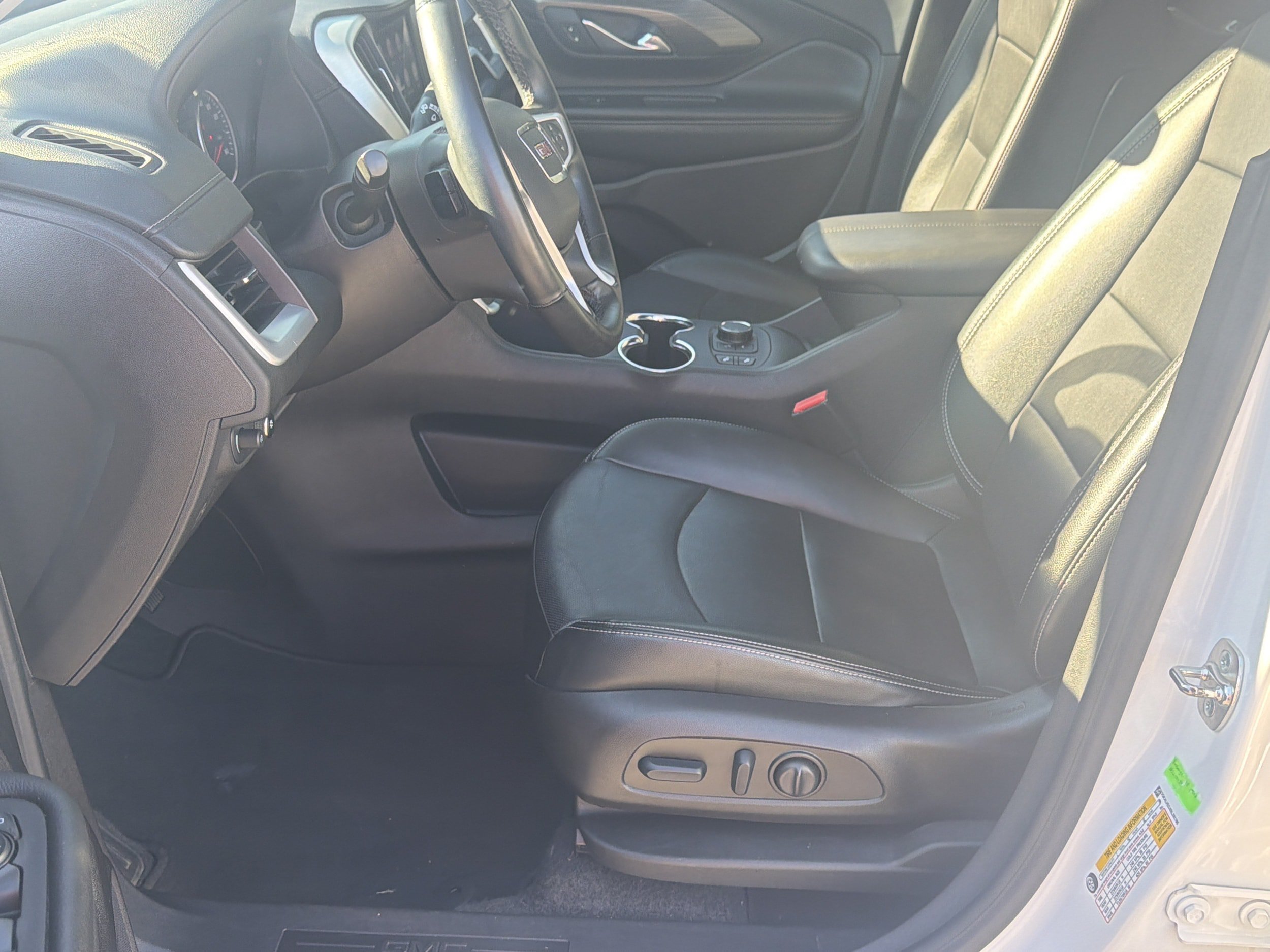 Used 2024 GMC Terrain SLT AWD/4WD image 9