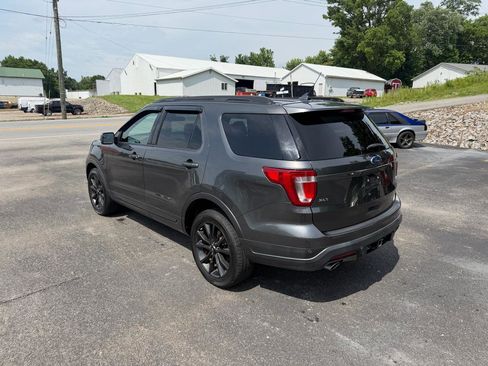 Used 2018 Ford Explorer XLT w/ Equipment Group 202A AWD/4WD image 3