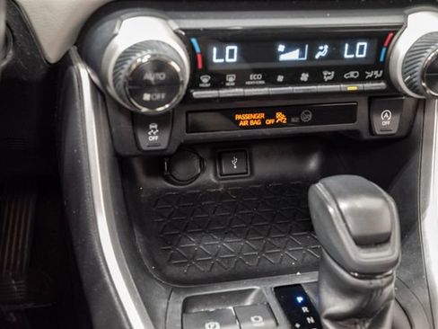 Used 2020 Toyota RAV4 XLE w/ Convenience Package FWD image 21
