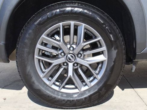 Used 2024 Nissan Rogue S image 9