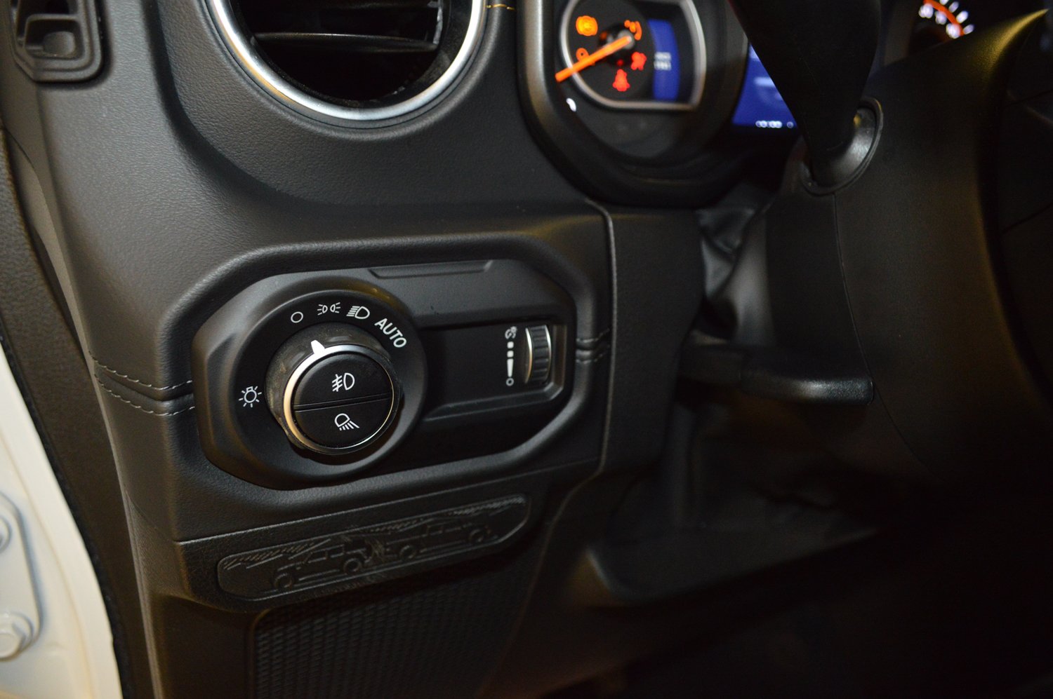 Used 2025 Jeep Gladiator Sport AWD/4WD image 16