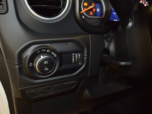 Used 2025 Jeep Gladiator Sport AWD/4WD image 16