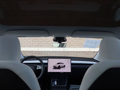 Used 2026 Tesla Model Y 2WD image 32